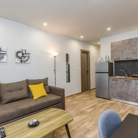 Raise Metro Apartment
